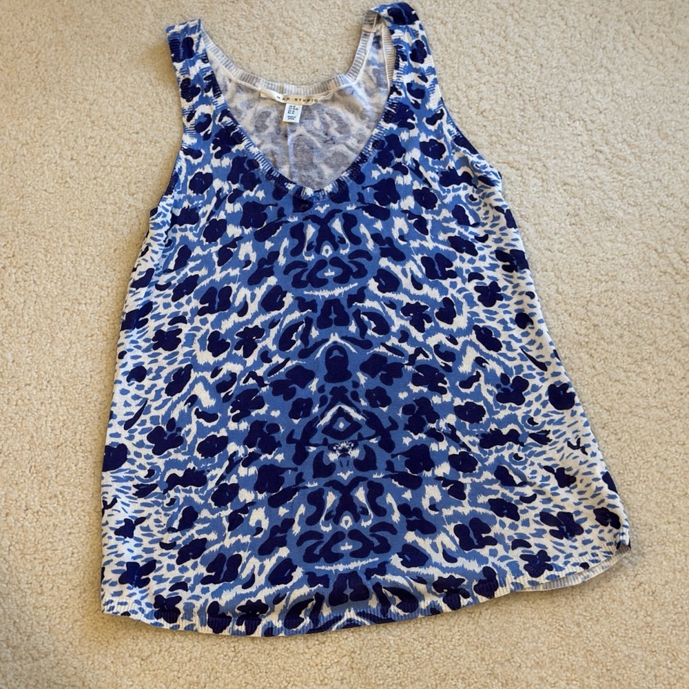 Max Studio Blue and White Sleeveless knit super cute T shirt